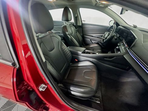 Used 2024 Hyundai Elantra Limited image 32