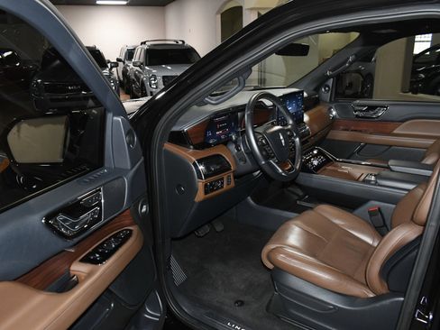Used 2023 Lincoln Navigator Reserve image 45