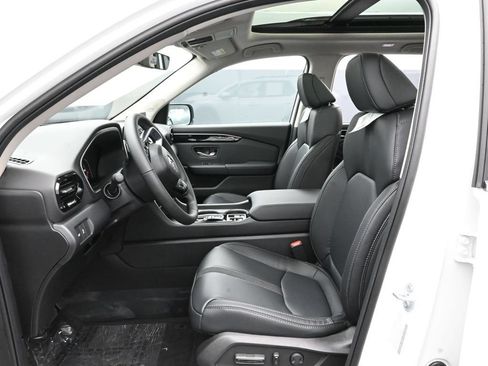 Used 2025 Honda Pilot Touring image 20