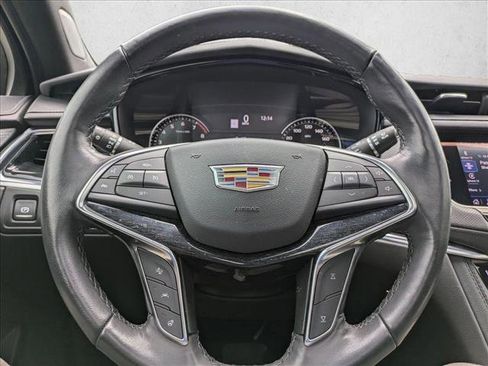 Used 2023 Cadillac XT5 Premium Luxury image 16