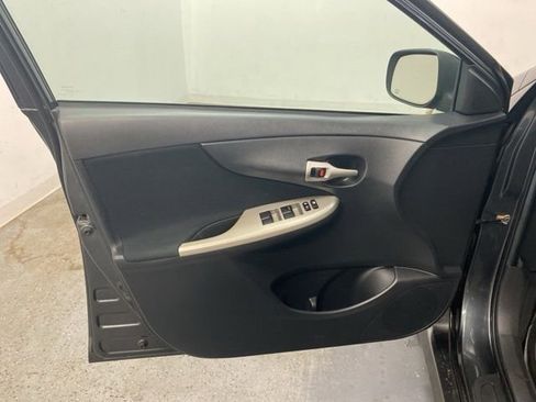 Used 2011 Toyota Corolla S image 16