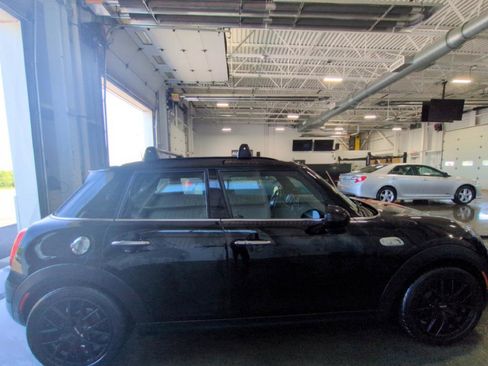 Used 2018 MINI Cooper S FWD image 4
