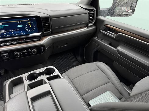 Used 2024 Chevrolet Silverado 2500 LT image 16