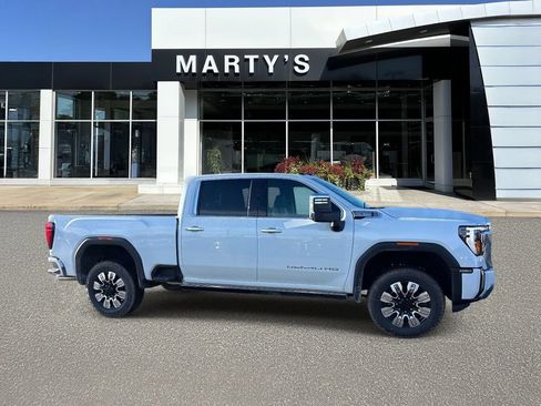 New 2026 GMC Sierra 3500 Denali w/ Denali Reserve Package AWD/4WD image 2