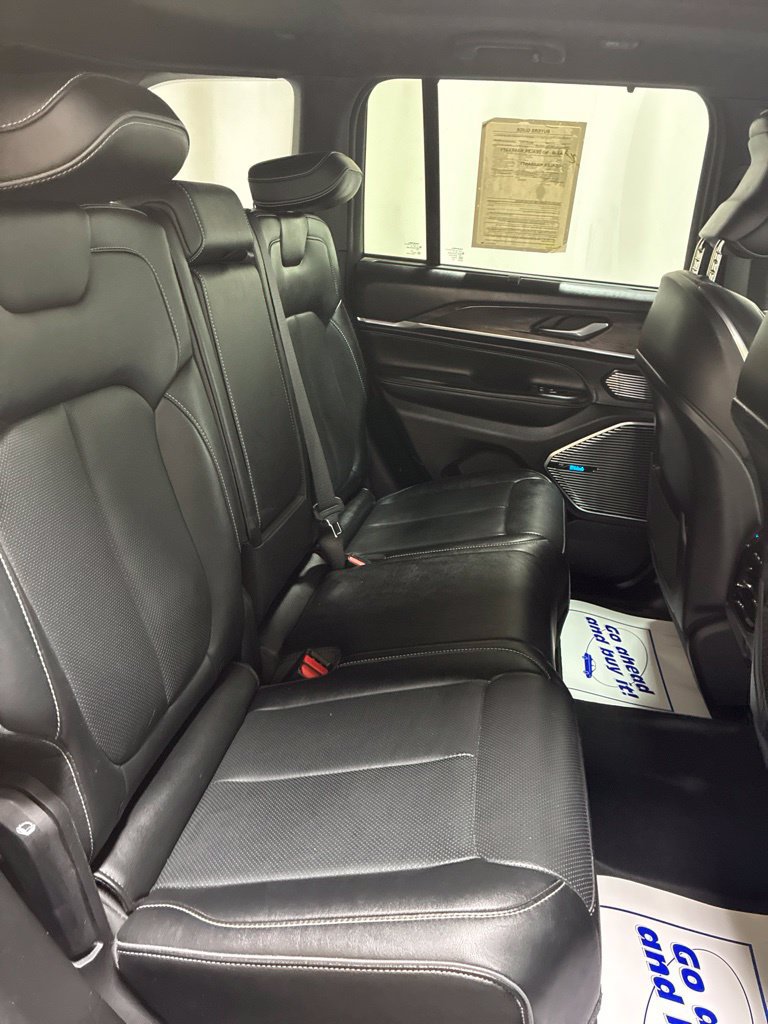 Used 2022 Jeep Grand Cherokee Overland w/ Advanced Protech Group III AWD/4WD image 22