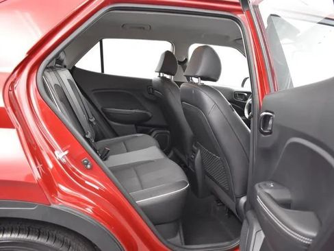 Used 2025 Hyundai Venue Limited FWD image 18