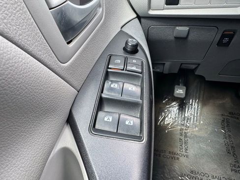 Used 2019 Toyota Sienna LE AWD/4WD image 34