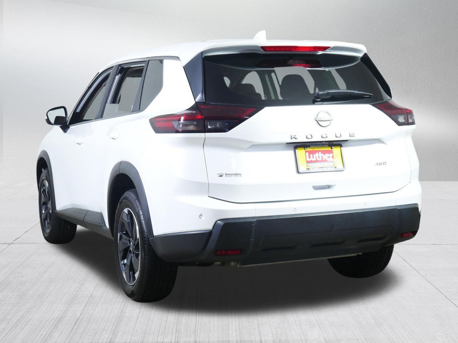 Used 2025 Nissan Rogue SV AWD/4WD image 5