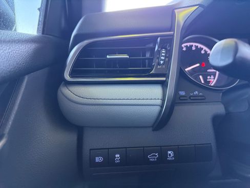 Used 2022 Toyota Camry SE FWD image 19