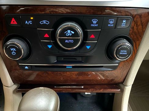 Used 2011 Chrysler 300 Limited w/ Luxury Group image 54