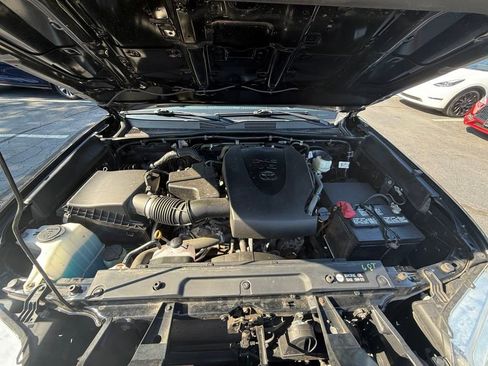 Used 2018 Toyota Tacoma Limited image 12