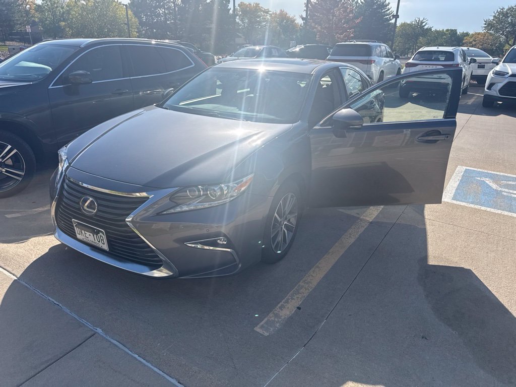 Used 2016 Lexus ES 300h w/ Luxury Package w/Wood Trim FWD image 1