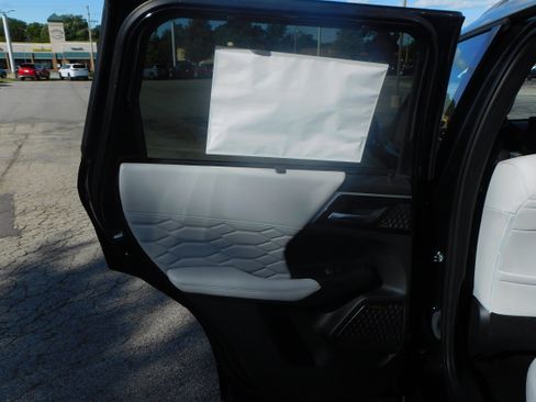 New 2025 Mitsubishi Outlander AWD image 31