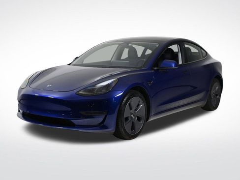 Used 2023 Tesla Model 3 Standard Range image 1