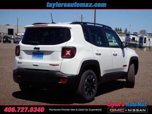 Used 2023 Jeep Renegade Trailhawk AWD/4WD image 3