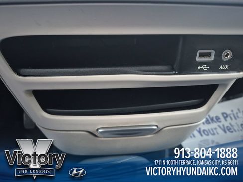 Used 2019 Chrysler Pacifica Touring Plus w/ Tire & Wheel Group FWD image 30