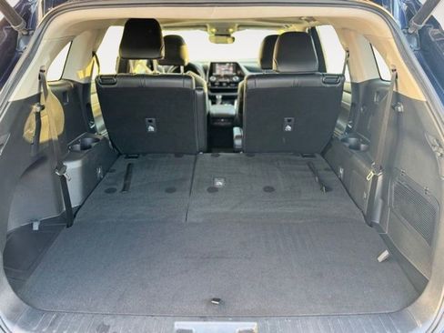 Used 2022 Toyota Highlander XLE AWD/4WD image 43