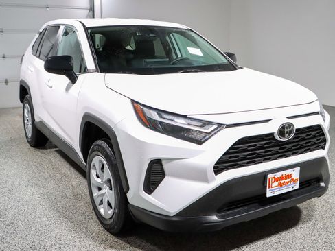 Used 2024 Toyota RAV4 LE AWD/4WD image 5