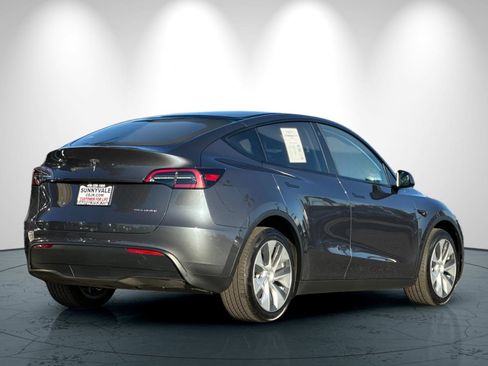 Used 2023 Tesla Model Y Long Range image 4