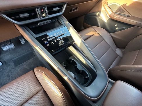 Certified 2025 Porsche Macan Electric image 27