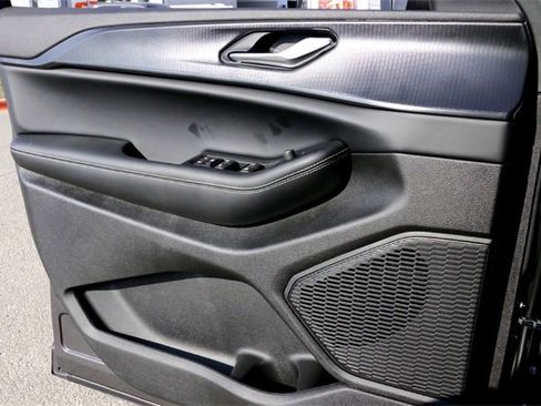 Used 2025 Jeep Grand Cherokee Laredo image 20