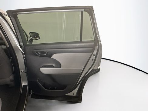 Used 2023 Toyota Highlander L FWD image 32