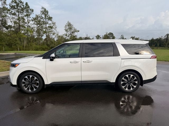 Used 2024 Kia Carnival EX FWD image 2
