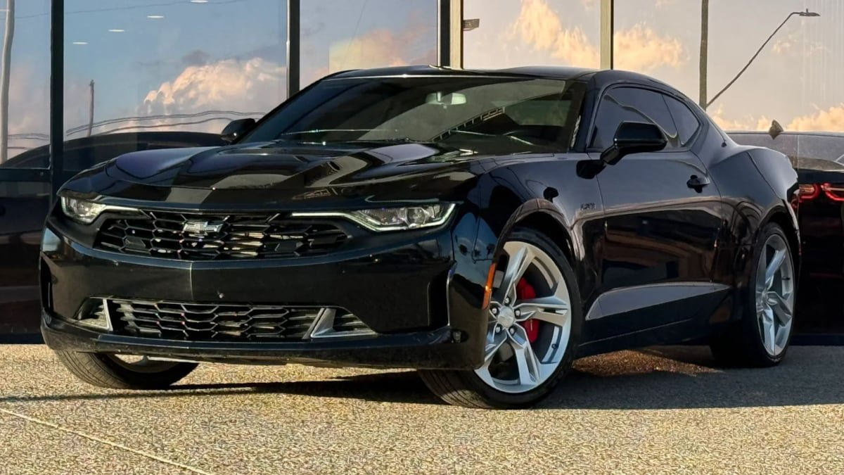 Used 2021 Chevrolet Camaro LT w/ RS Package RWD image 2