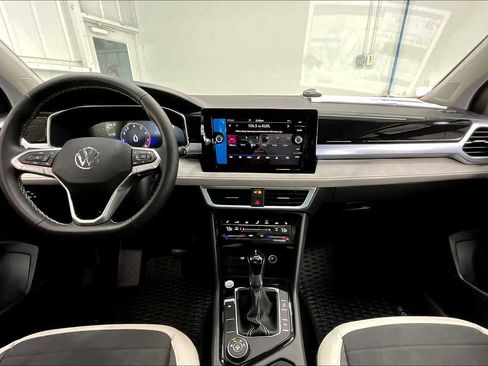 New 2025 Volkswagen Taos SE image 7