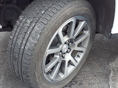 Certified 2021 GMC Canyon Denali image 3