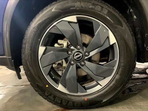 Used 2025 Nissan Rogue SV image 9