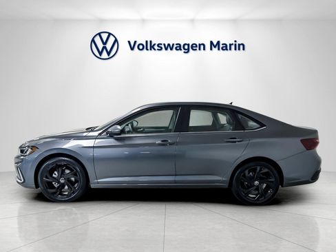 New 2026 Volkswagen Jetta SE image 2