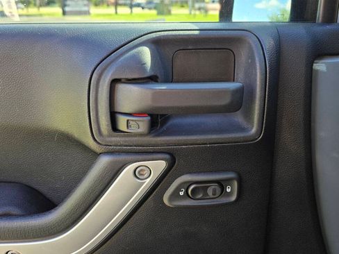 Used 2014 Jeep Wrangler Unlimited Sahara w/ Dual Top Group AWD/4WD image 24