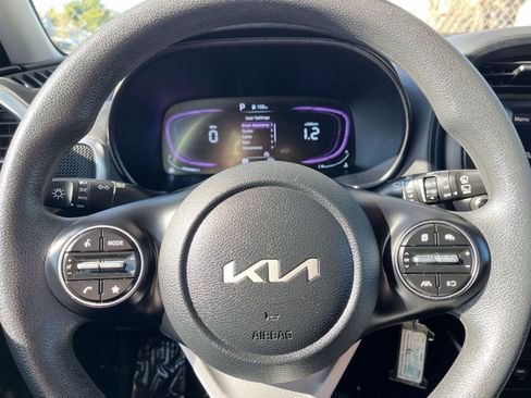 Used 2025 Kia Soul LX w/ LX Technology Package image 15