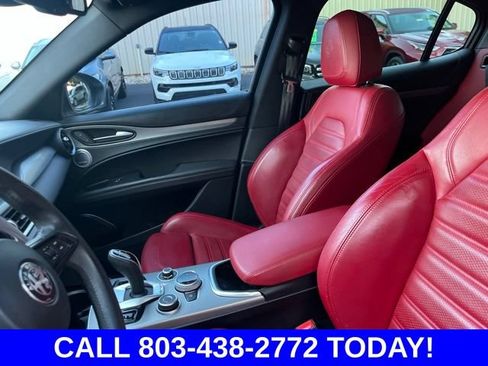 Used 2022 Alfa Romeo Stelvio Veloce AWD/4WD image 10