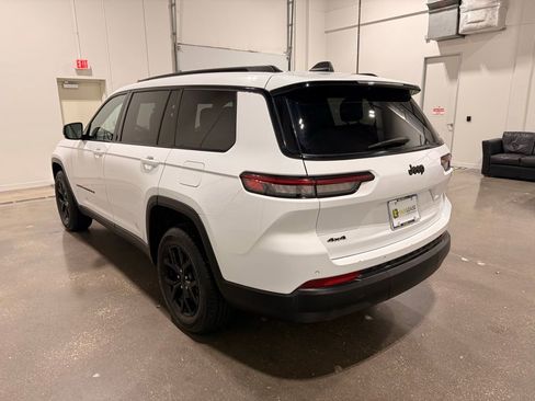 Used 2024 Jeep Grand Cherokee L Laredo image 7