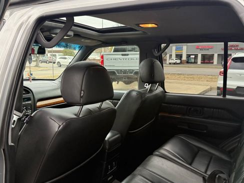 Used 2001 INFINITI QX4 4WD w/ (S02) Sport Pkg image 9