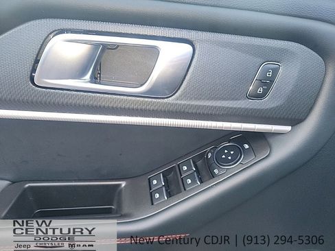 Used 2025 Ford Explorer ST-Line image 9
