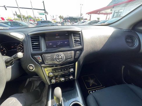 Used 2018 Nissan Pathfinder S FWD image 3