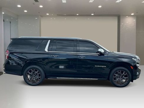 Used 2024 Chevrolet Suburban Premier w/ Premium Package AWD/4WD image 5