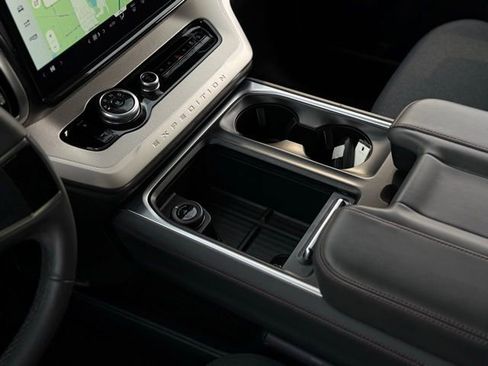 Used 2025 Ford Expedition Active image 31