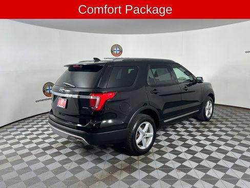 Used 2017 Ford Explorer XLT w/ Equipment Group 202A AWD/4WD image 16