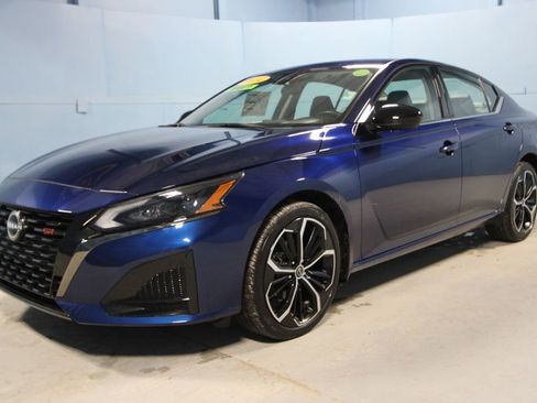 Used 2024 Nissan Altima 2.5 SR image 23