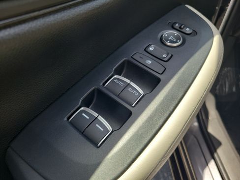 Certified 2024 Honda HR-V EX-L image 17