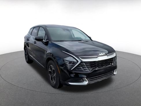 Used 2025 Kia Sportage LX image 2