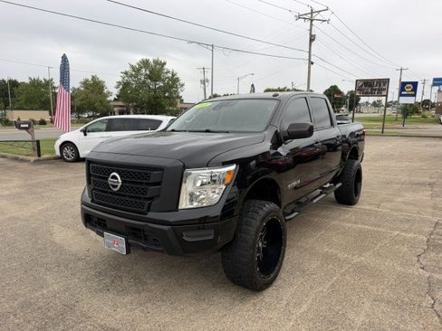 Used 2021 Nissan Titan S RWD image 4