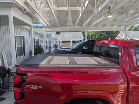 Used 2024 Chevrolet Colorado Z71 w/ Z71 Convenience Package 2 AWD/4WD image 18