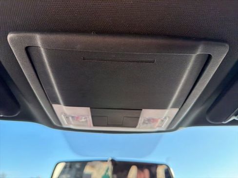 Used 2019 Ford Explorer XLT image 33