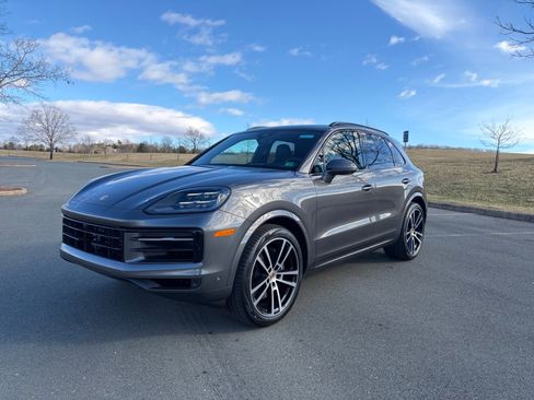 New 2026 Porsche Cayenne image 1
