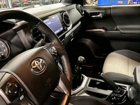 Certified 2022 Toyota Tacoma TRD Sport w/ Technology Package image 15